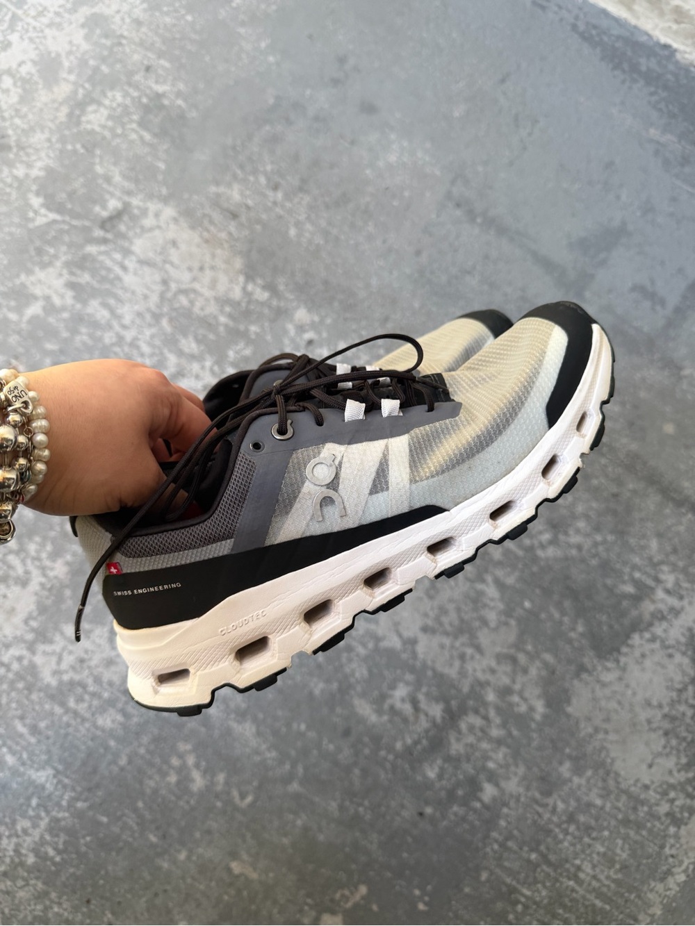 On Running Running Cloudvista Women’s Trail Shoe - Black & White